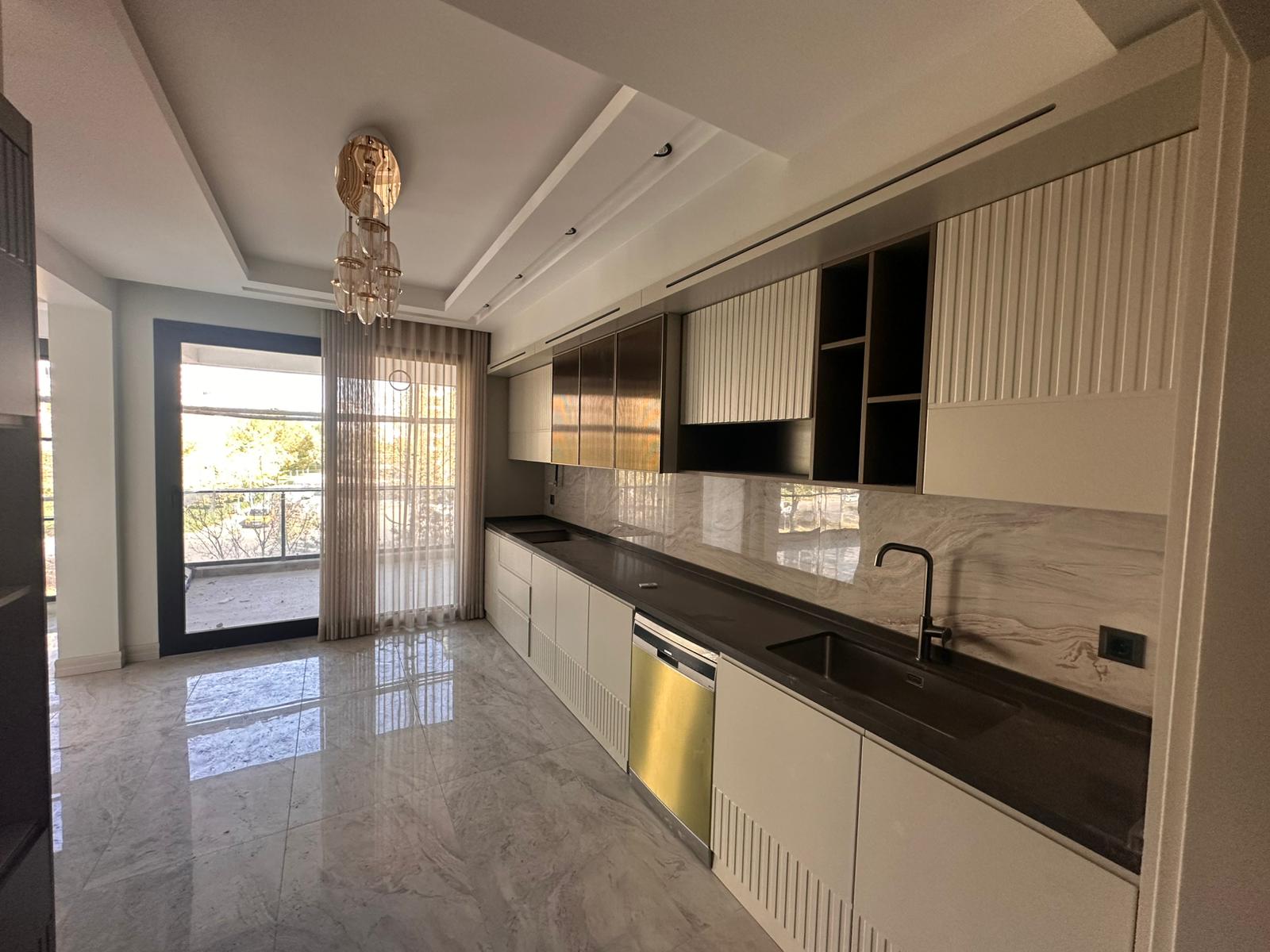 KAYA EMLAKTAN KENT MEYDANI PARMA YAPIDA 3+1 LÜKS DAİRE